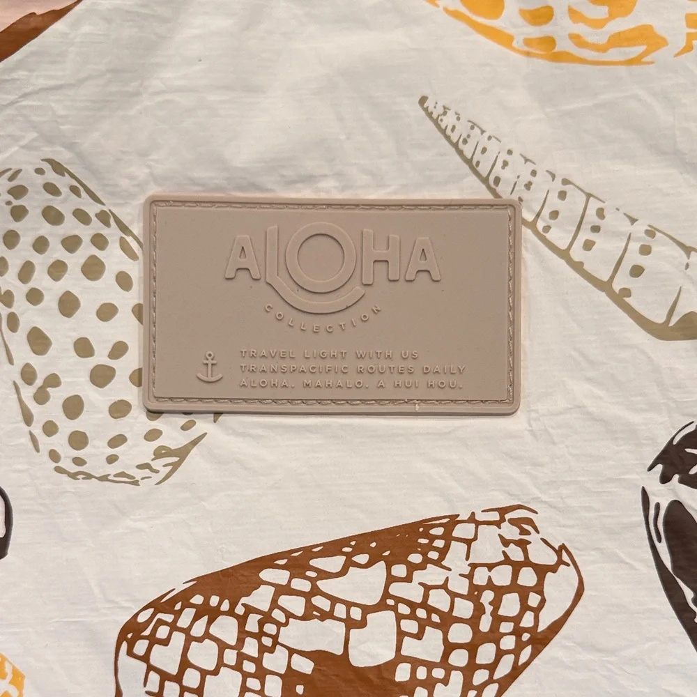 ALOHAS Shell Pattern Pouch - Picture 2 of 3